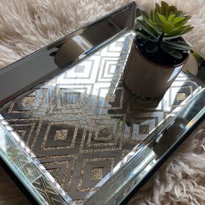 Mirrored tray with sparkle gold pattern